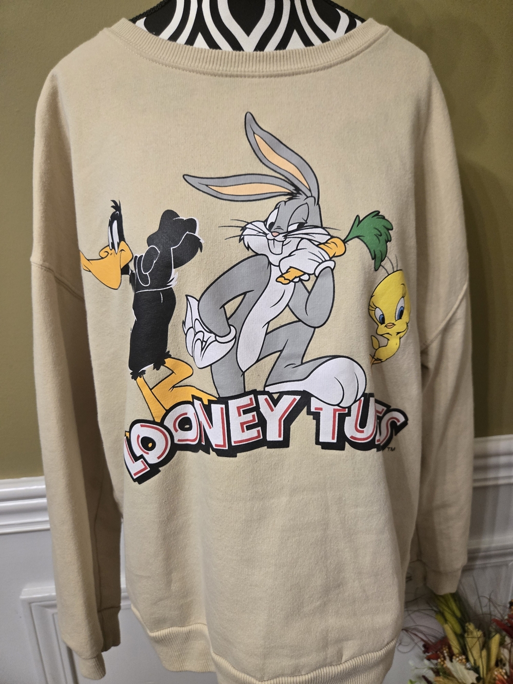 Warner Bros. Long Sleeve Beige Looney Tunes Graphic Crewneck XL